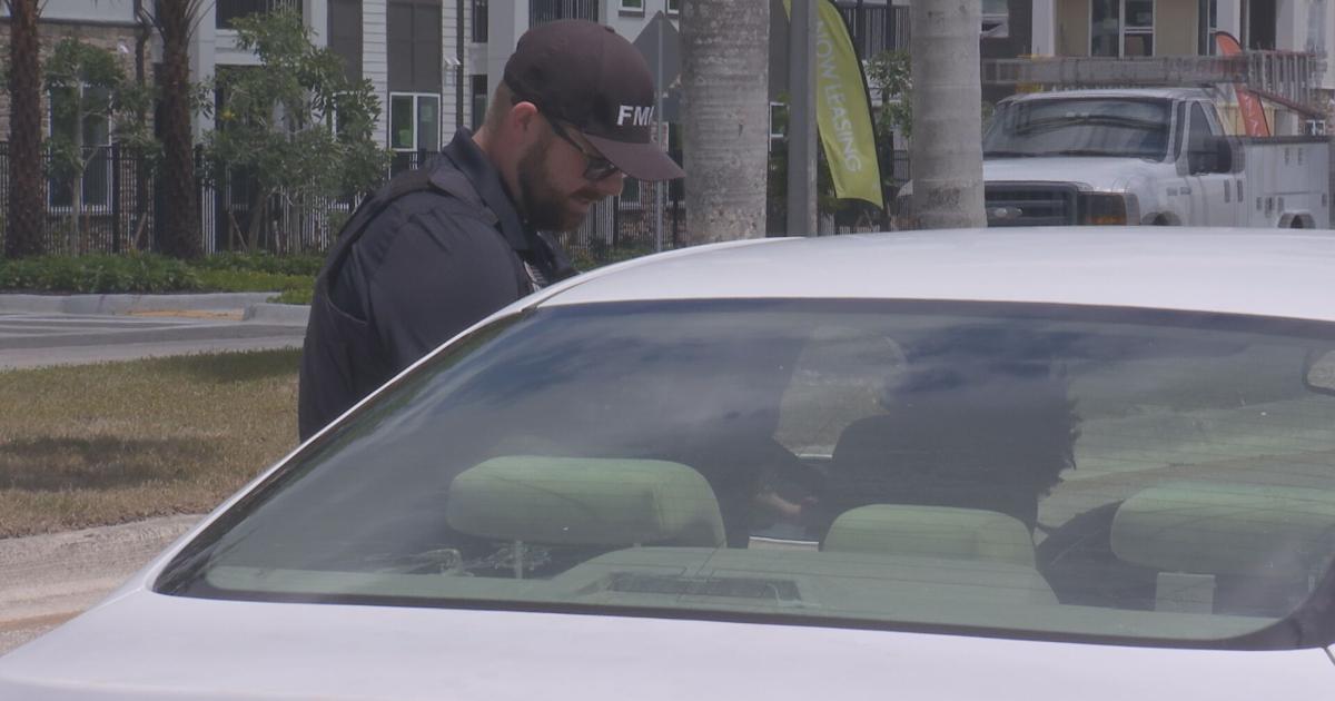 Fort Myers police say drivers still are not moving over for roadside stops cover image